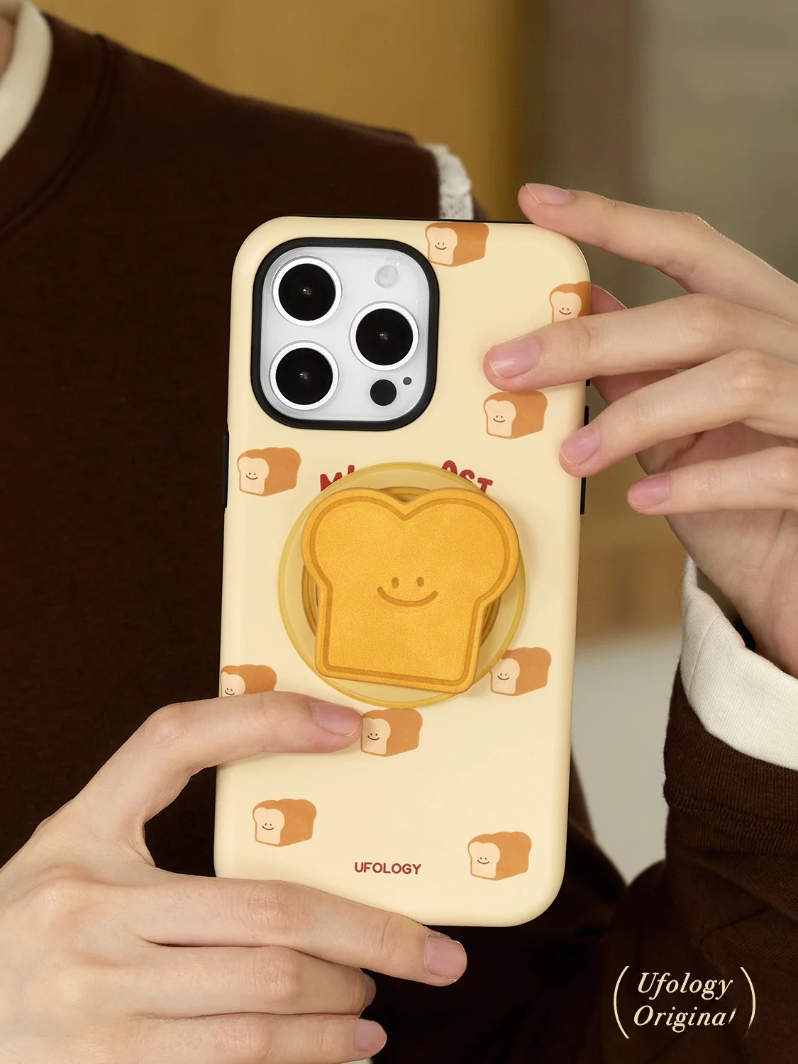 iPhoneケース ベージュ と 面白い ケース、どちらがおすすめ？リアルな生活で選ぶべき答えとは