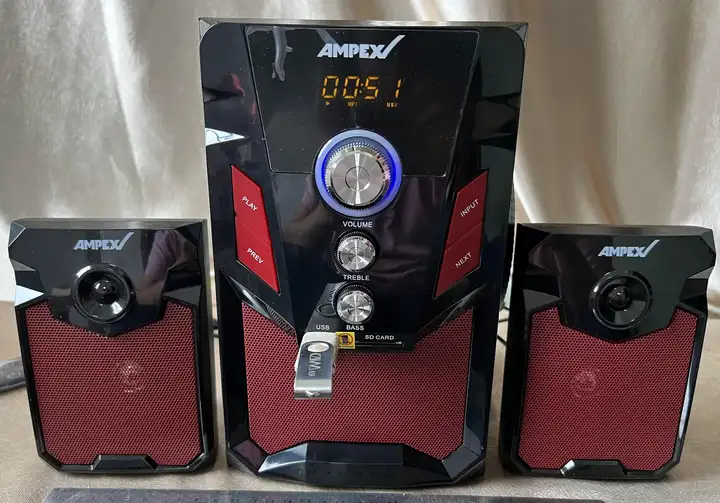 Bluetooth対応の多媒体スピーカー【高出力・重低音・TFカード・USB・FMラジオ機能】