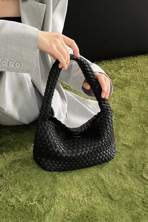 手作り編み込みデザインのバッグ【高級感・ショルダーバッグ・ハンドバッグ】