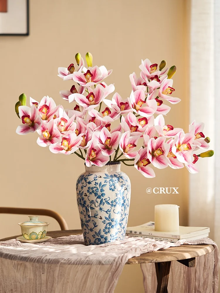 造花と観葉植物の違いを知れば、部屋に彩りをもたらすのはどれか？