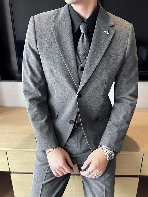 結婚式 メンズ カジュアル 服装としてのビジネス用シンプルスーツセットの実用性