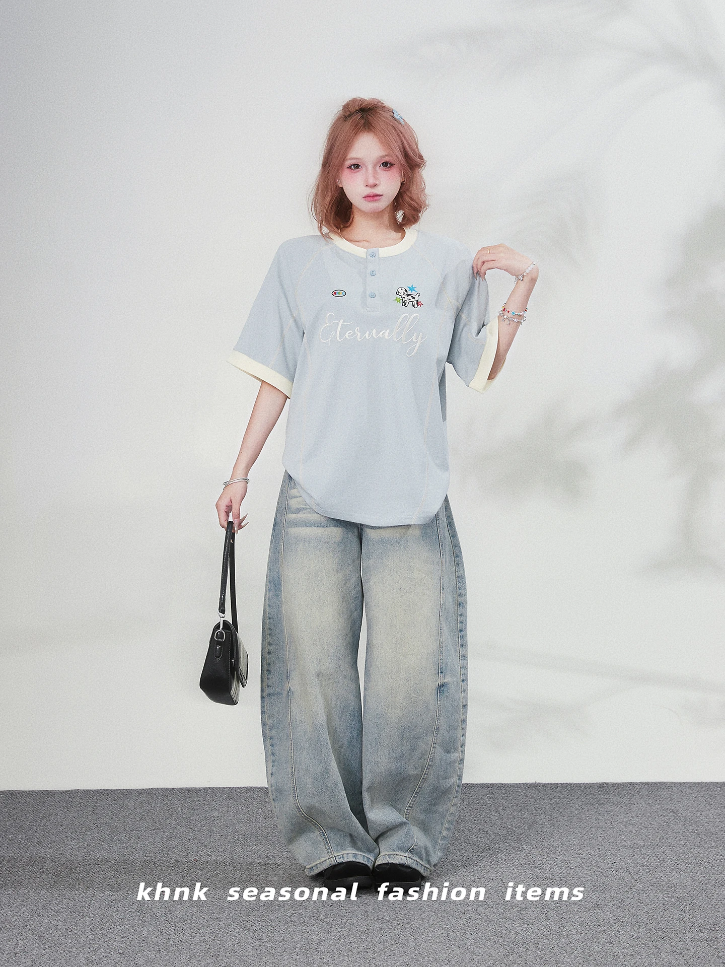 刺繍ロゴ入りTシャツ：男女兼用の夏用ラウンドネックで日常のスタイルを刷新
