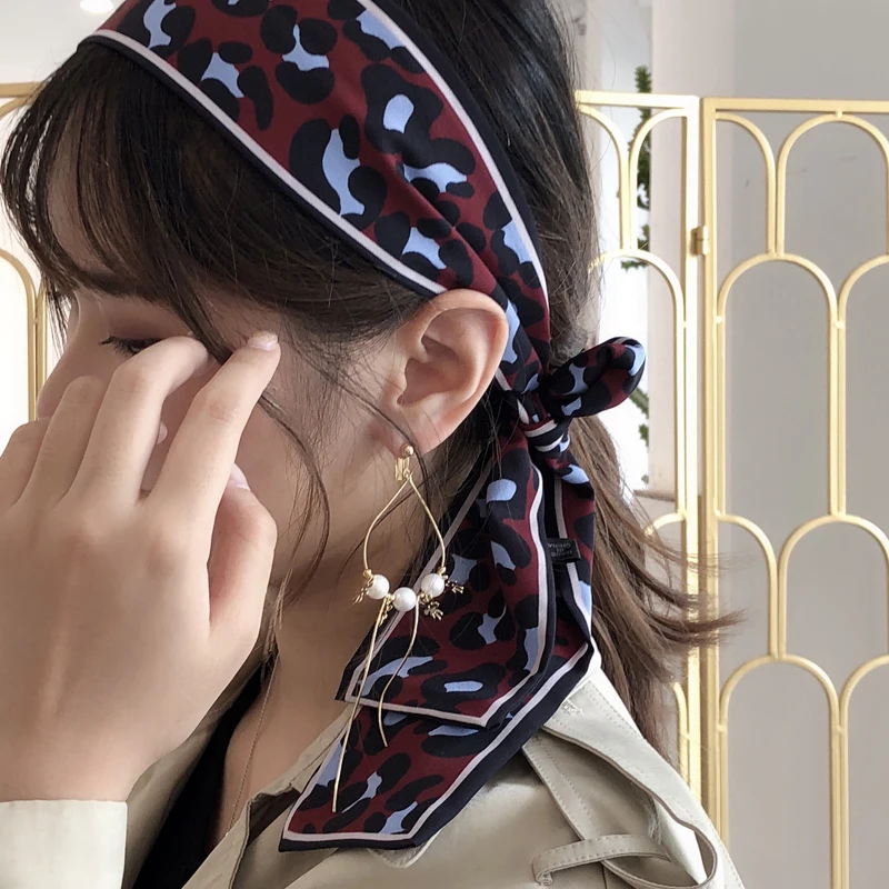 スカーフ アレンジで失敗しない方法は？ひょう柄の長さとデザインが決める冬のスタイル