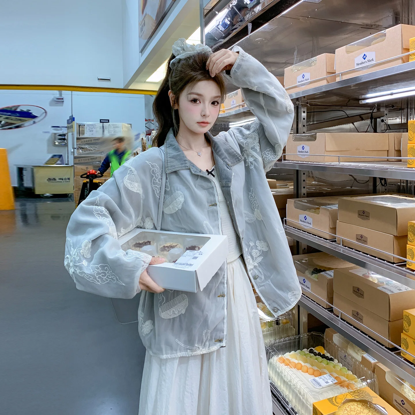 春の新作デザインデニムジャケット：淡い青の通勤風女性用モデルの実用性とシーン別活用法