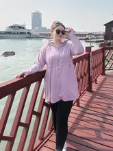 ゆったりシルエットのUVカットフーディー【ドローストリング・中長丈・軽量】（セットアップ対応）