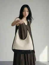 大容量の草編みバッグ【フランス風・ミニマルデザイン・アンダーアームスタイル】