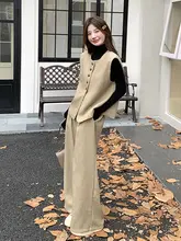 カーキ色のノースリーブベストとワイドパンツのコーディネート（セットアップ対応）