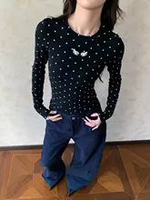 ドット柄の短丈長袖Tシャツ【春用・ウエストデザイン・フィット感】