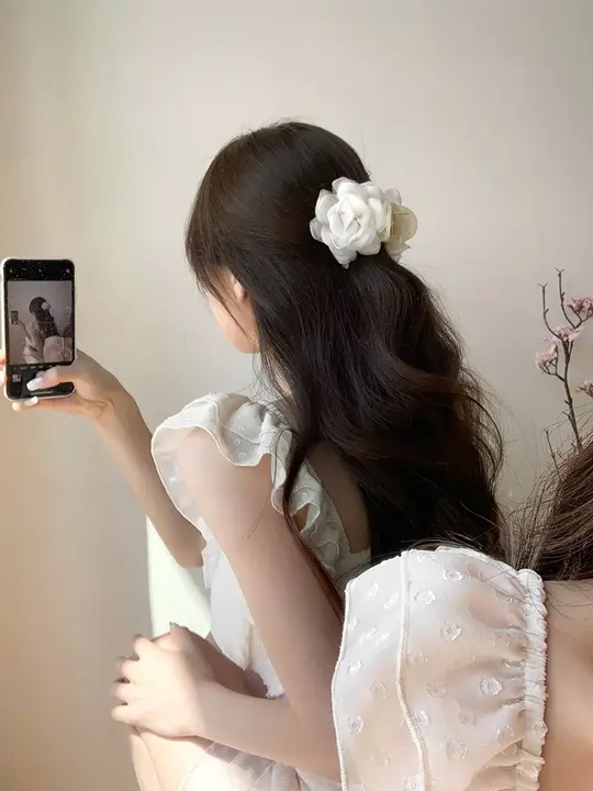 白色山茶花のバンスクリップ【上品デザイン・ハーフアップ対応】