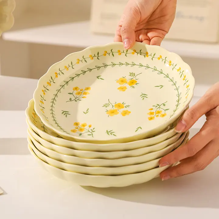 美しいデザイン！陶製料理皿【釉下彩・家庭用】