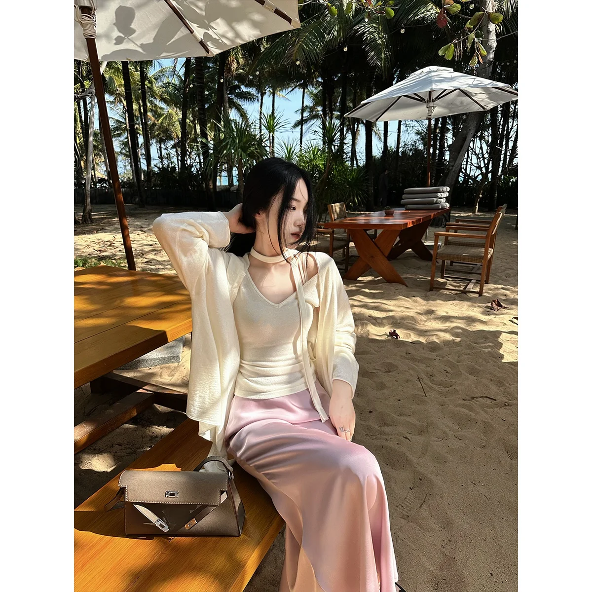 プリーツスカート コーデ 完全ガイド｜トップス選びの秘密と自然なバランス
