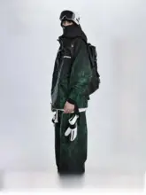 緑の鱗模様のグラデーションアウトドアスキーウェア【防風・防水・保温仕様】（セットアップ対応）