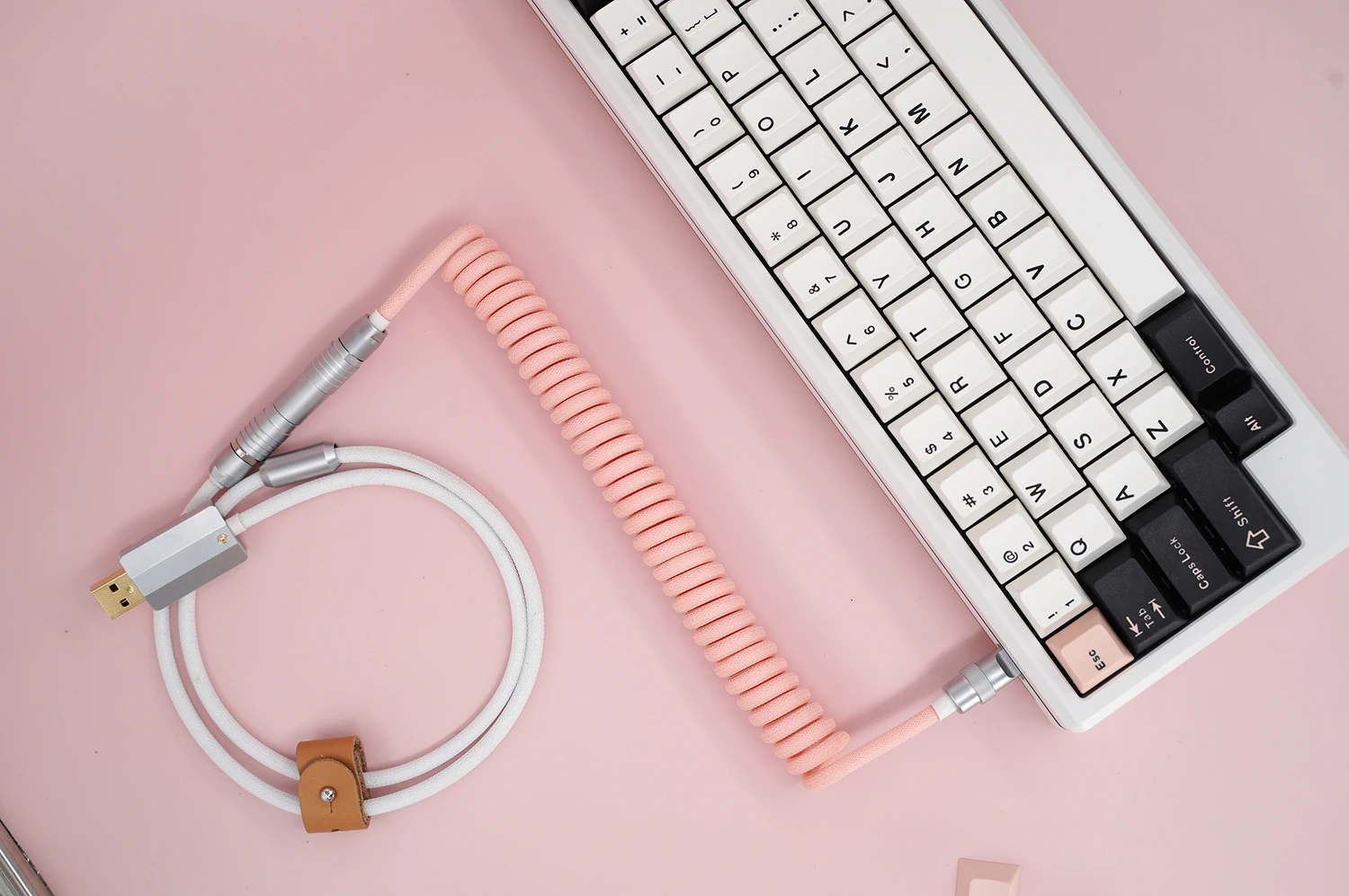 手作り編み込みケーブル Type-C 1.5m：ピンクホワイトスパイラルデザインの実用性と適用シーン