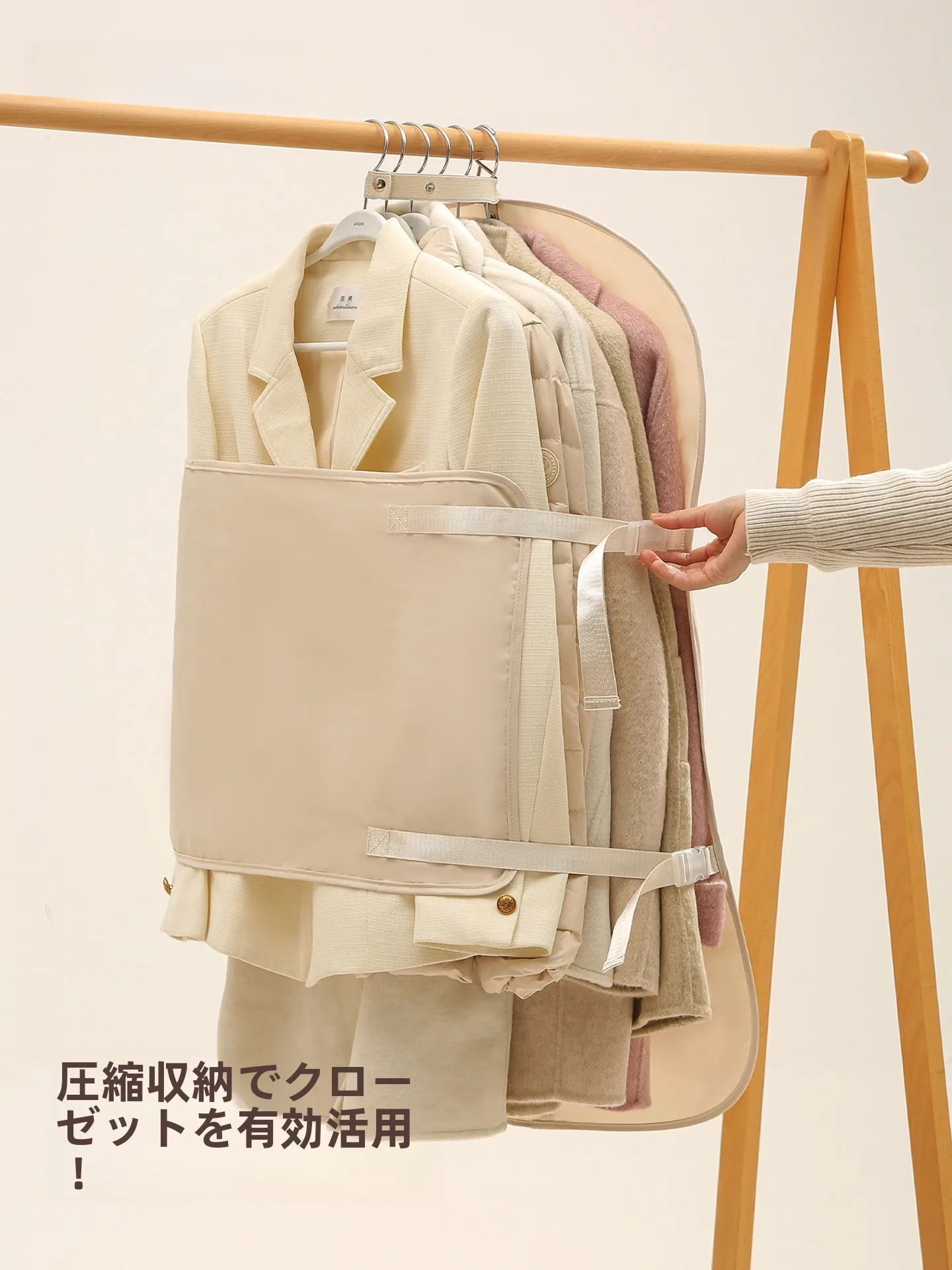 衣類収納用 コンパクト圧縮ボード：服を取り出しやすい収納の実用性と空間効率の検証