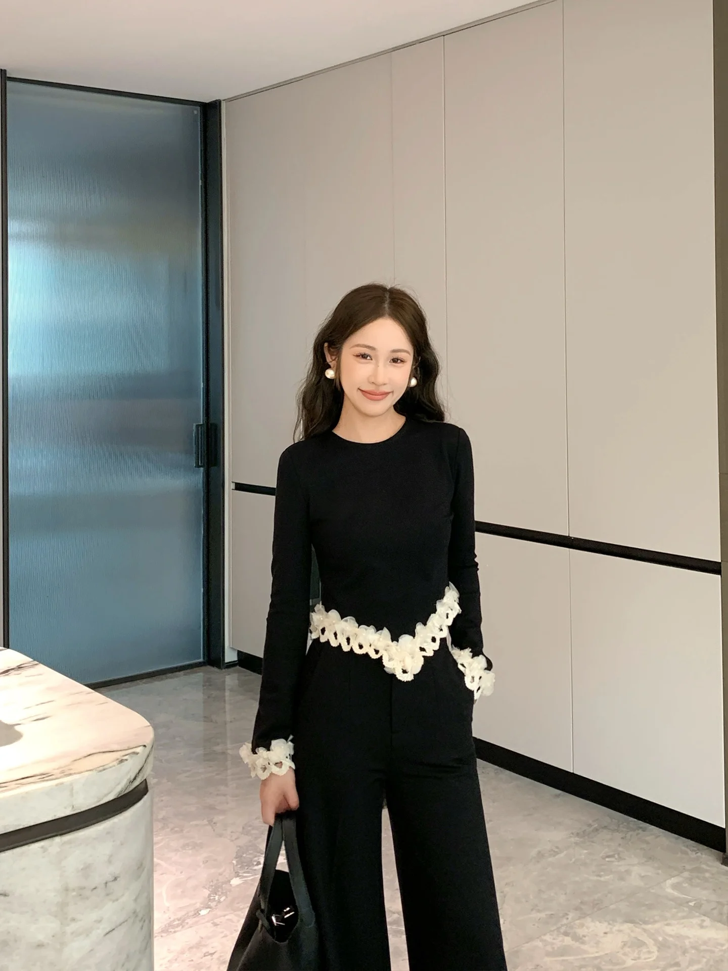 140サイズの女の子にぴったりな春の韓国風コーデは、黒白花柄の二部式セットアップで決める？
