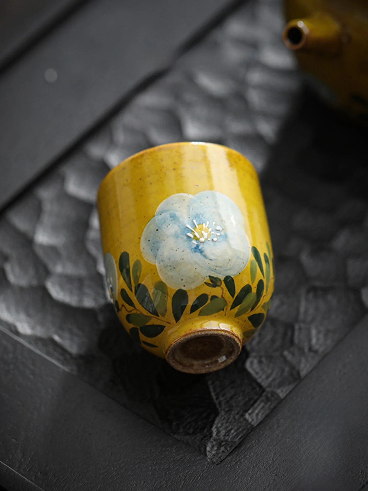 手描き山茶花デザイン陶器ティーカップ：釉下彩で実現する中式風の日常使い