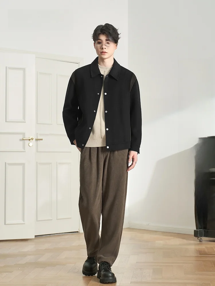 同窓会に着るメンズ冬服は、どう選ぶ？2026秋冬トレンドで注目すべき「バイカラー切替デザインのショートウールコート」の本質とは