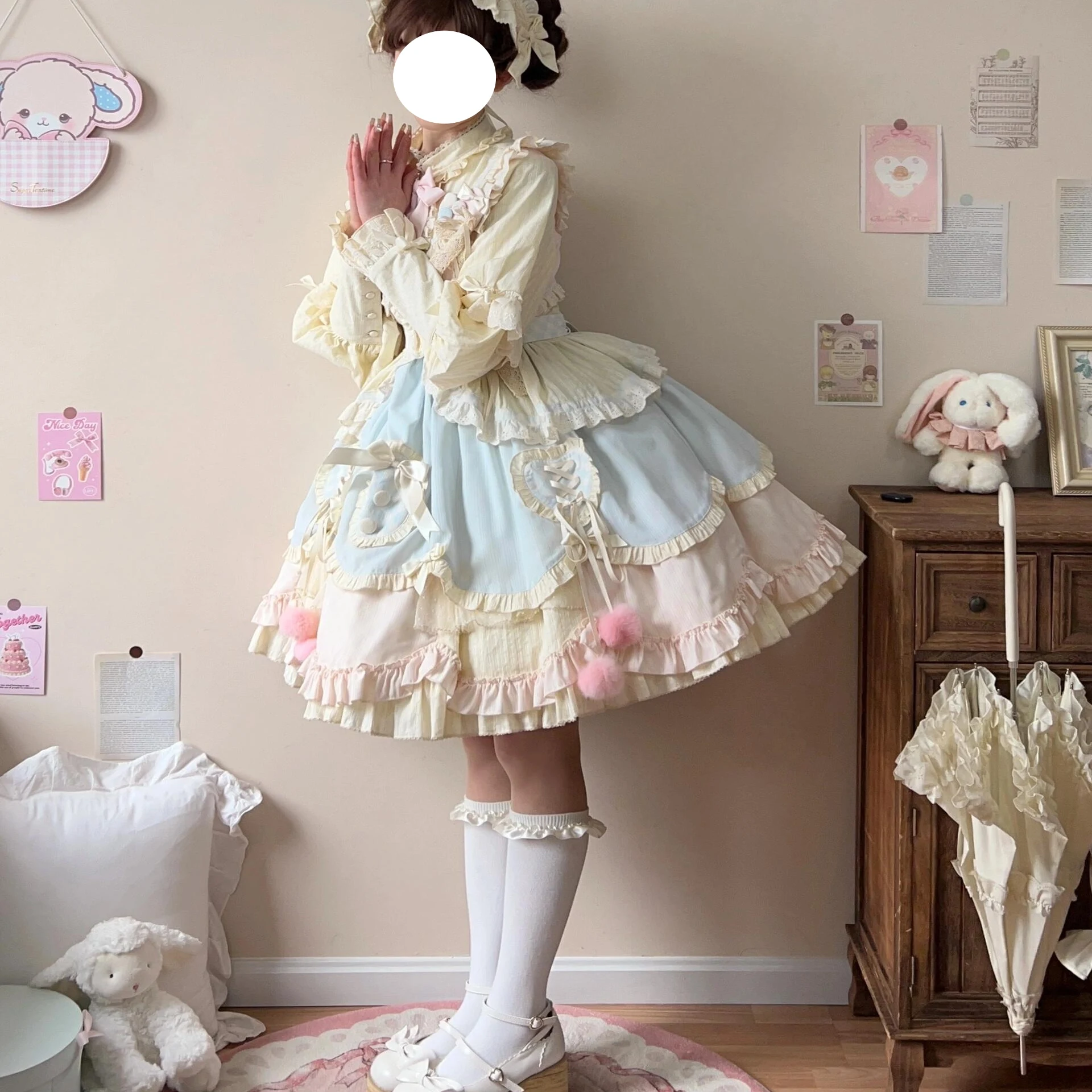 かわいらしいブルーピンクロリータワンピース【ショート丈・フリフリデザイン・学生向け】