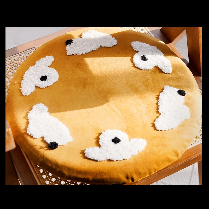 かわいいクッションカバーを選ぶべきタイミングは？