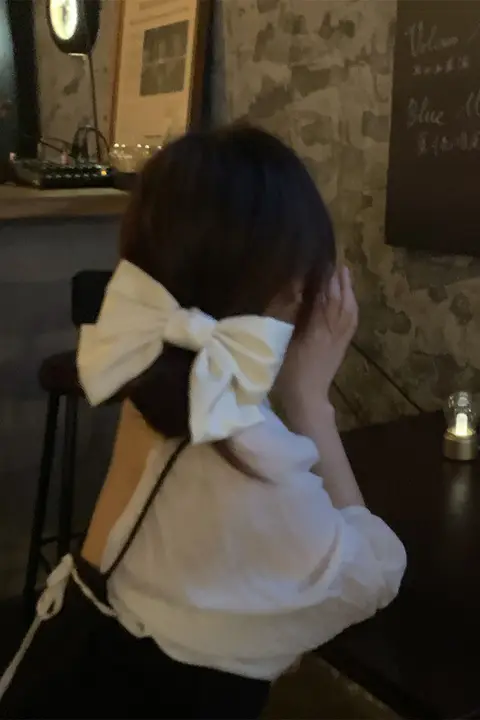 リボン付きヘアクリップ【シンプルデザイン・後頭部用・女性用】