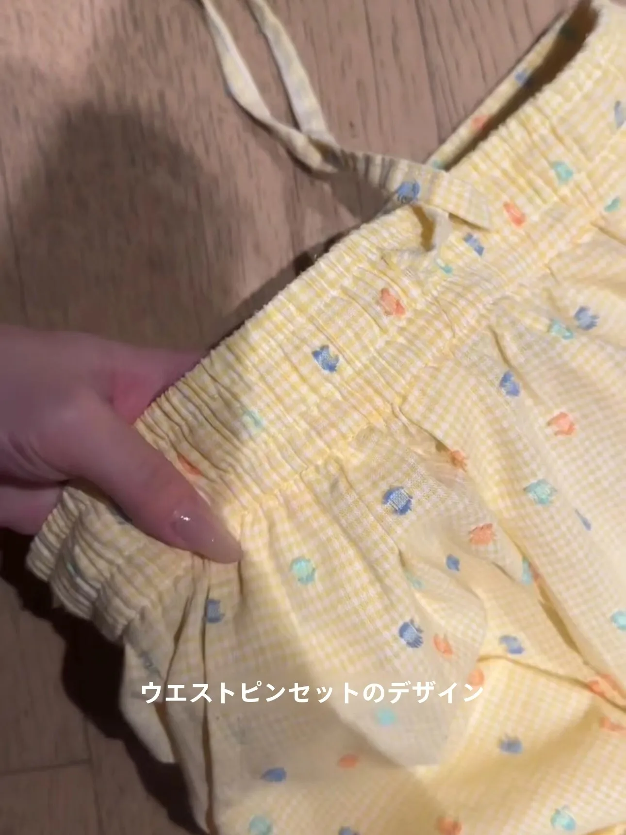 ゆったりパンツコーデ：波点水玉柄の高腰カジュアルパンツで自然なスタイルを実現