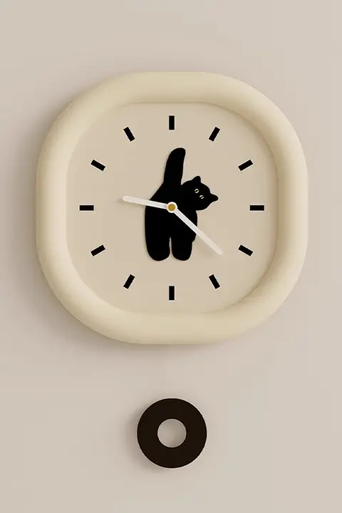 可愛らしい猫デザインのクリーム色の掛け時計【北欧風・静音】