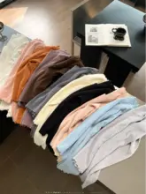 フリルデザインの無地ニットトップス【Uネック・フィットデザイン・冬用】