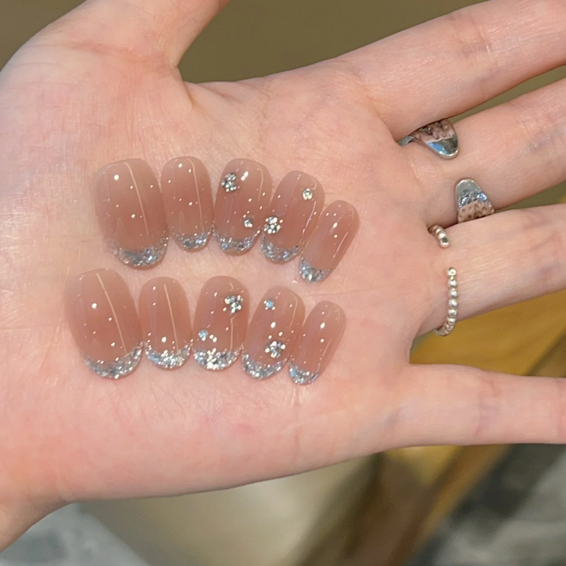 かっこいい おしゃれ 大人 フットネイル 夏にぴったりなデザインは？フレンチスタイルのアイスピンクグリッターが解決する
