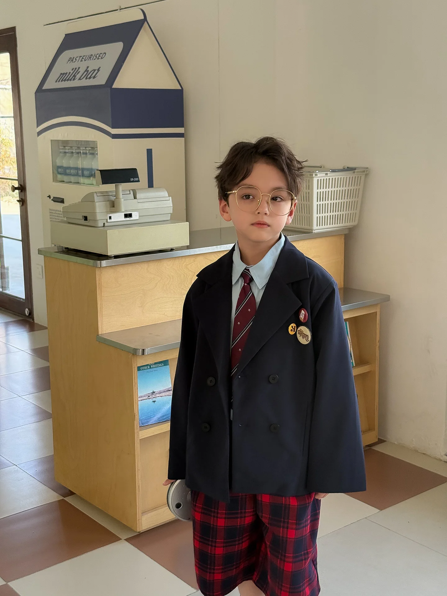 小学生卒業式男子服の選定：西洋風スーツジャケットXJMM紺色セットアップの実用性とサイズガイド