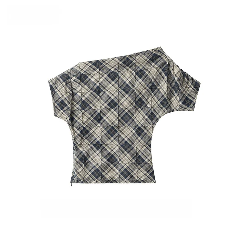 美式復古チェック柄斜め襟Tシャツ：横から着る着こなしの実用性とデザイン特性