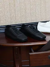 ブラックレザーのスクエアトゥ薄底トレーニングシューズ【レディース・カジュアル・通気性】