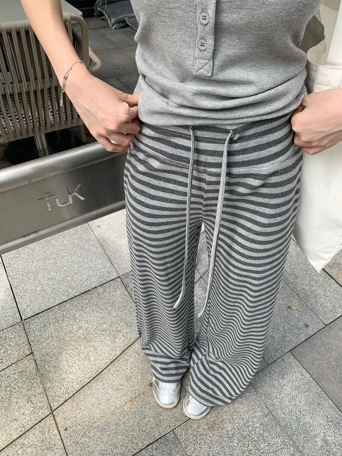 ストライプのパンツ【高腰・ゆったりシルエット・カジュアルスタイル】
