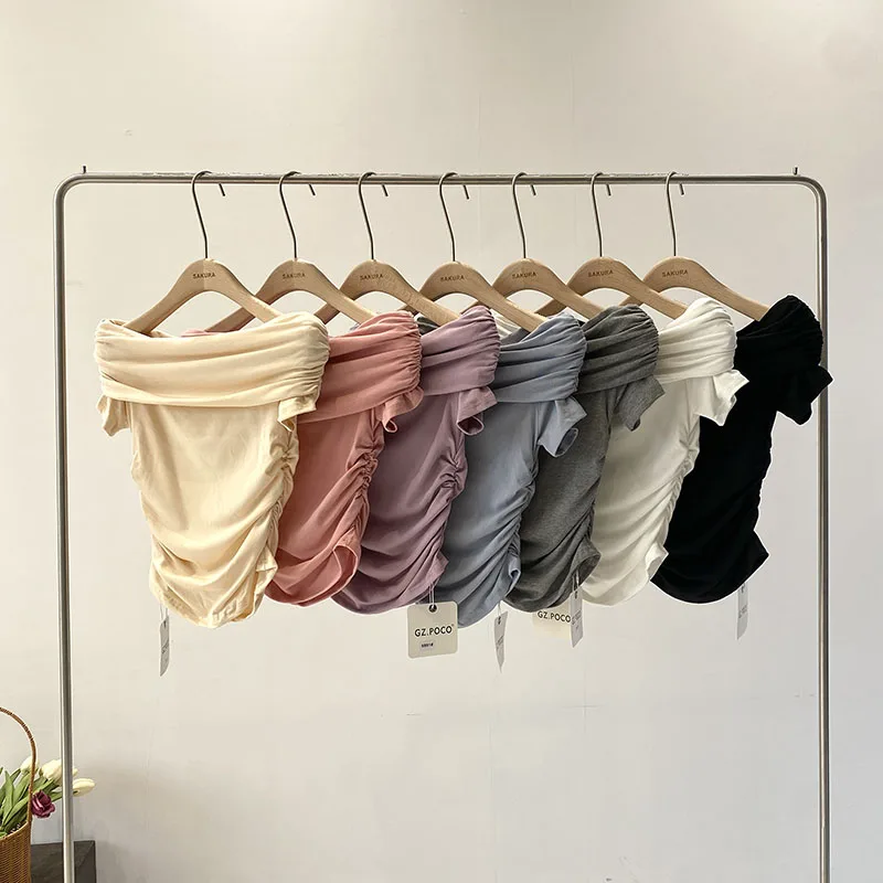 ショートスリーブtシャツで失敗しない選び方は？ぎざぎざデザインのオフショルダーシャツが夏の着こなしを救う