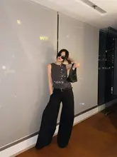 グレーのスパンコール入りタンクトップ【短袖・スタイリッシュ・Uネック・フィットデザイン】