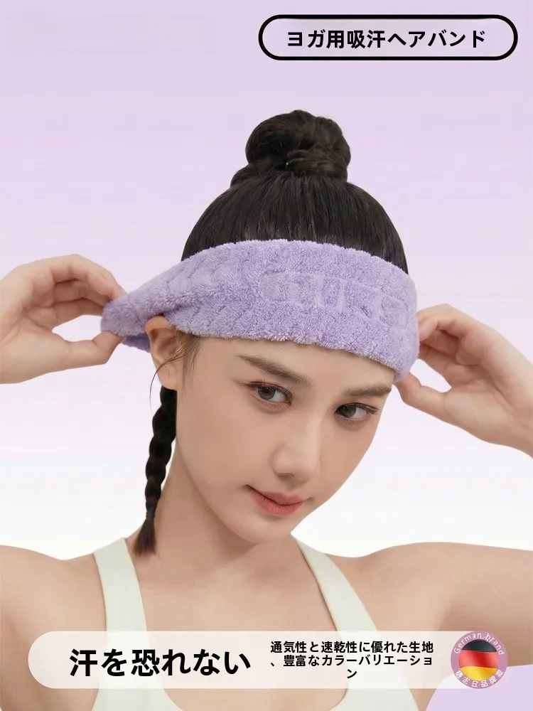 首の後ろに汗をかく女性に、本当に効くヘアケアアイテムは？