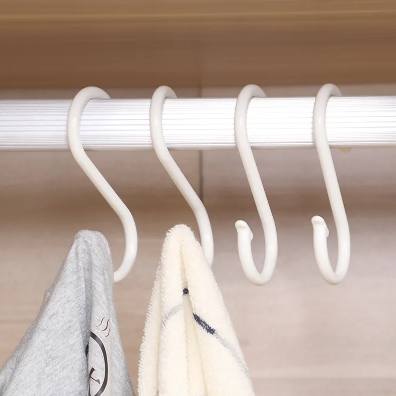 カバンをかけるフックは本当に必要？その選び方と生活に溶け込む使い方