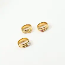 多色のダブルアーチデザインリング【チタン鋼製・ゴールドコーティング・女性用】（セットアップ対応）