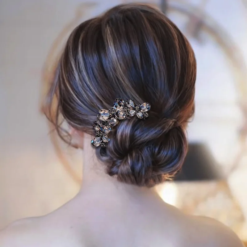 ヘアーアップスタイルを簡単かつ美しくするには？バタフライデザインの水晶ヘアコームがおすすめ