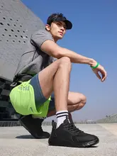メンズブラックスポーツシューズ【通気性・軽量・クッション性抜群】
