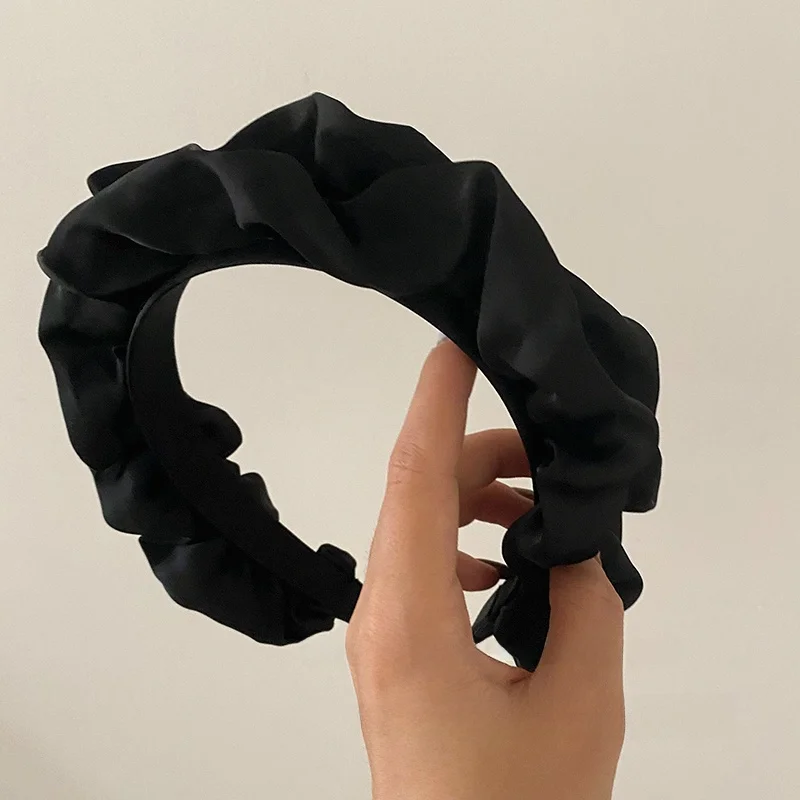 丸顔に見え るヘアアレンジを簡単にするには？小型増高ヘアバンドの選び方と実際の使い方