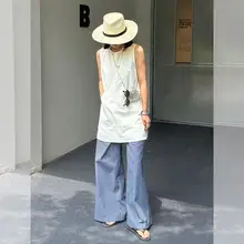 夏にぴったりのカジュアルスタイル！デニムノースリーブワンピースとストライプワイドパンツの重ね着（セットアップ対応）