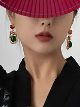 赤い龍の年のイヤリング【レトロ・ドラゴンモチーフ・ウエディング用】
