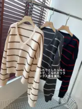 ストライプ柄のVネックゆったりセーター【極上の柔らかさ・落肩袖・グラデーションデザイン】