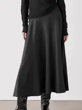 ファッショングレーのドレープ感あるハーフスカート【春季新作・フレアシルエット】