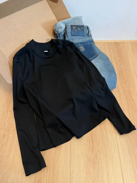 黒のハイネック長袖Tシャツ【体型カバー・春用・大きいサイズ】