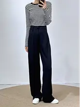 シンプルなブラックパンツ【ストレートシルエット・女性用・高級感あるカジュアルスタイル】