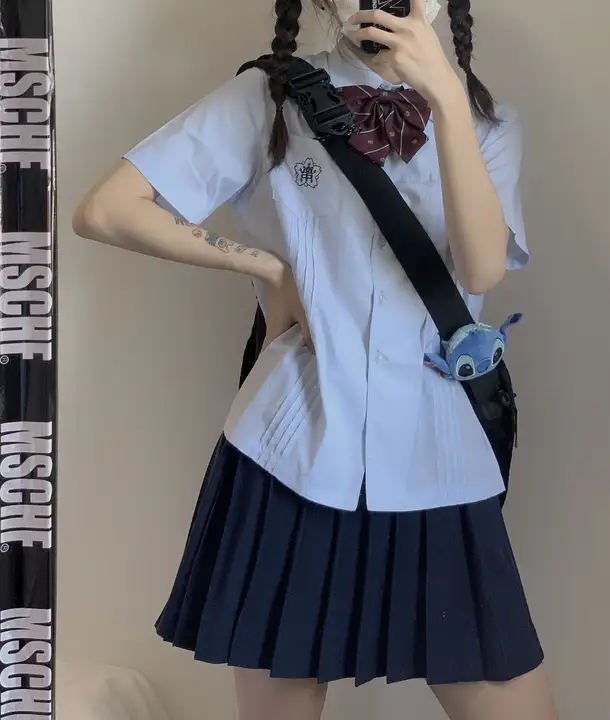シンプルなデザインのJK制服風シャツ【半袖】