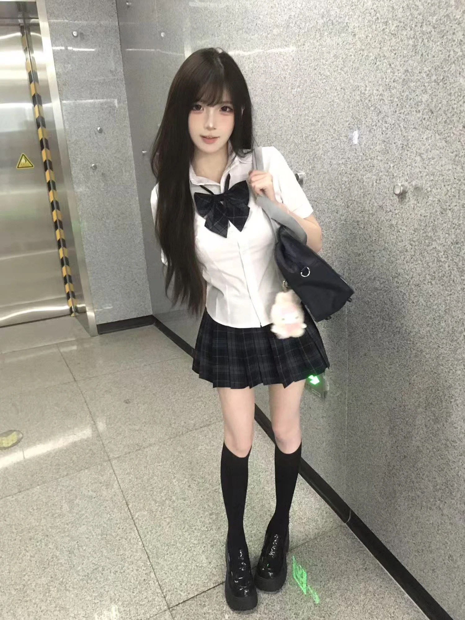 JKおしがまはファッションか制服か？今、最も人気のスタイル選びの答えは？