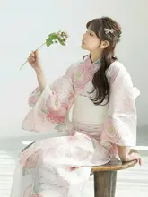 少女用の淡いピンク色の花柄印刷浴衣【伝統的な和服・クラシックデザイン・和洋折衷】