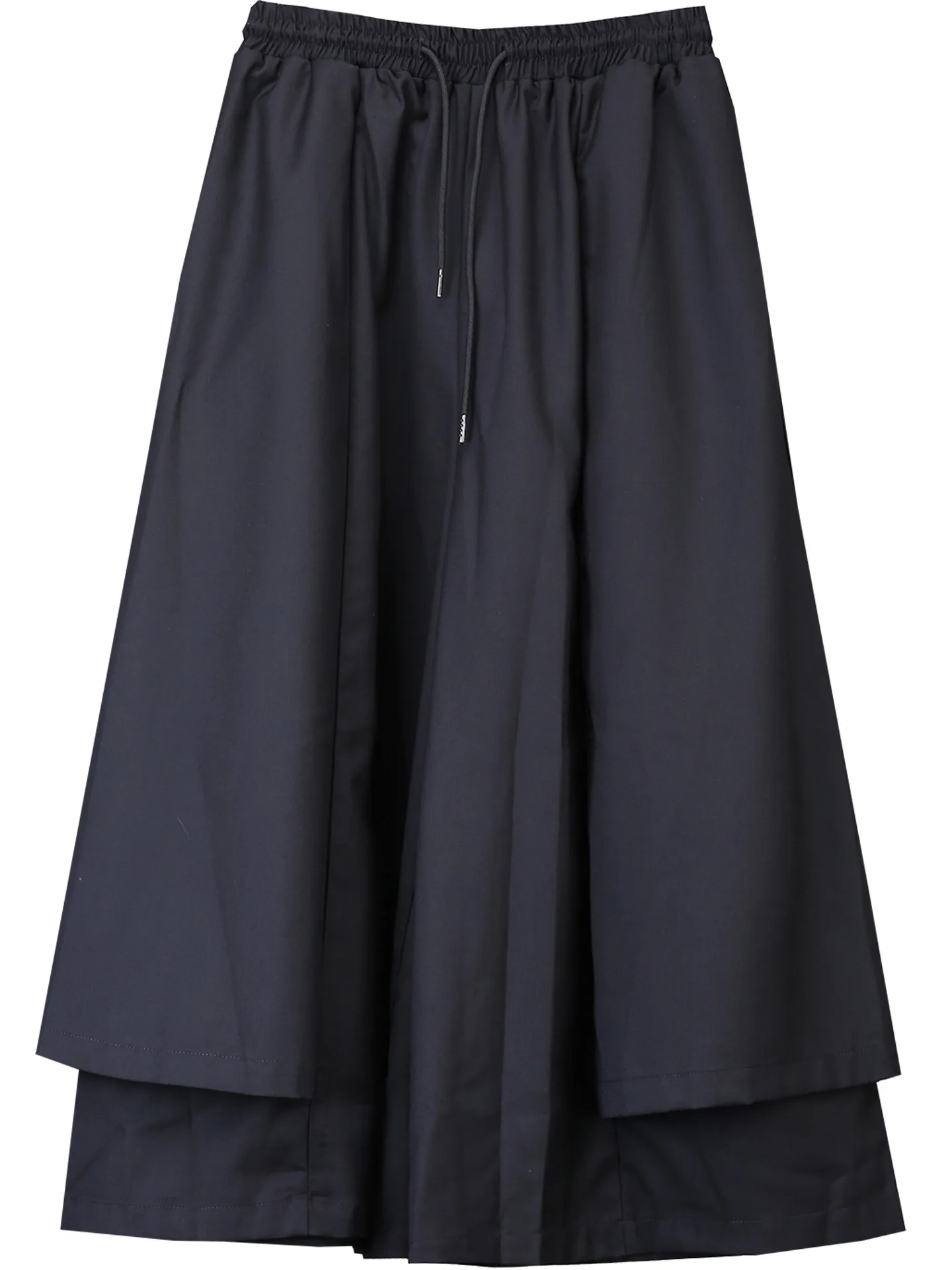 ごつい服とは？ダークスタイルのワイドレッグパンツが提供する暗黑風のシルエットと実用性